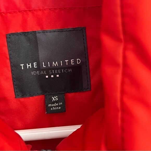 The limited puffer vest women’s size XS, full, zip, pockets, lightweight - Picture 2 of 6